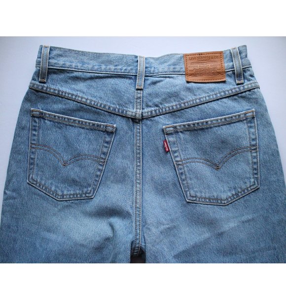 Levi's Mom Jean 27" / Size 29 / Sneak Peek Light Blue High Rise Relaxed Leg - Picture 8 of 12